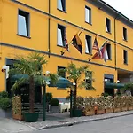 Residence H5 Hotel 3*
