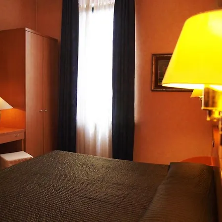 Residence H5 호텔 피아첸차